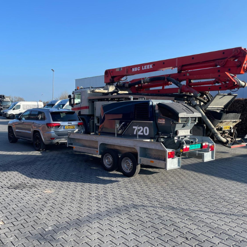 Betonpomp op transport